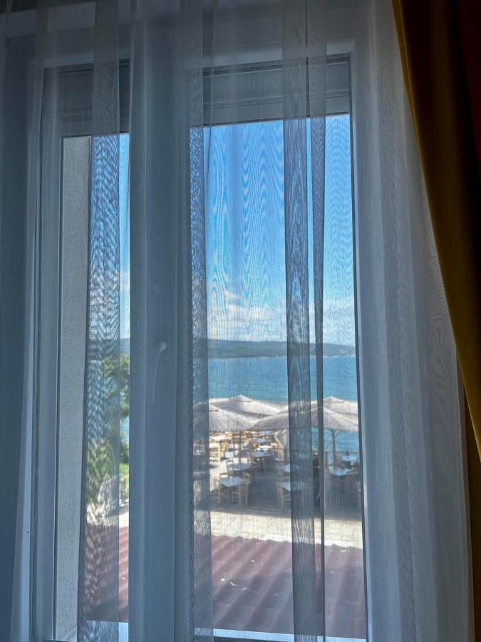 Hotel Nikola Primorsko Buitenkant foto