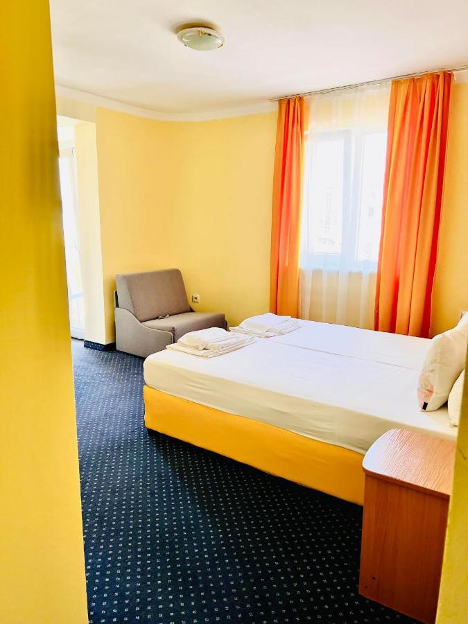 Hotel Nikola Primorsko Buitenkant foto