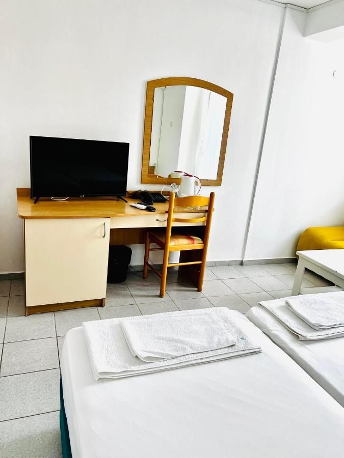 Hotel Nikola Primorsko Buitenkant foto