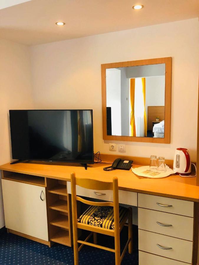 Hotel Nikola Primorsko Buitenkant foto