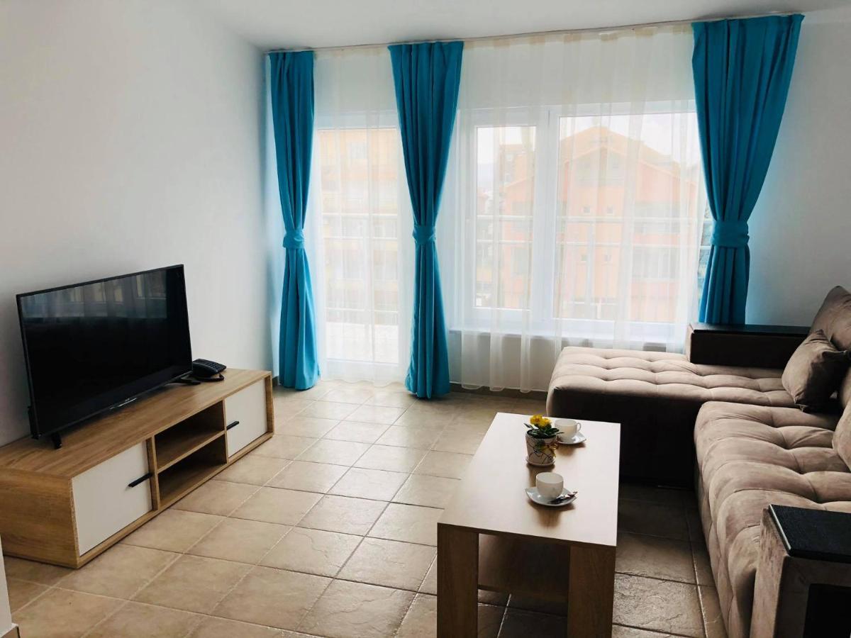 Hotel Nikola Primorsko Buitenkant foto